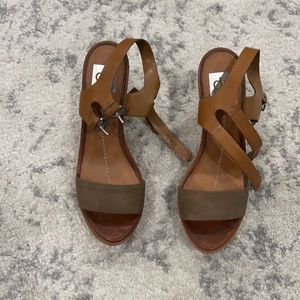 DV Dolce Vita Wedge Sandal Size 9